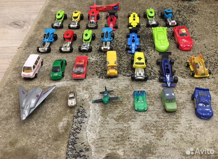 Разные мелкие игрушки из киндера