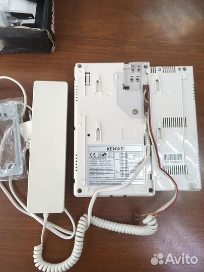 Видеодомофон в комплекте с вызывной панелью