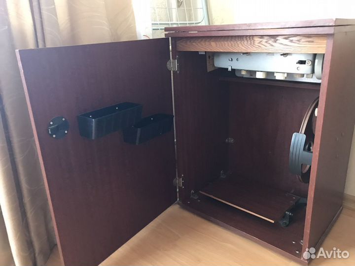 Швейная машина Чайка 142м