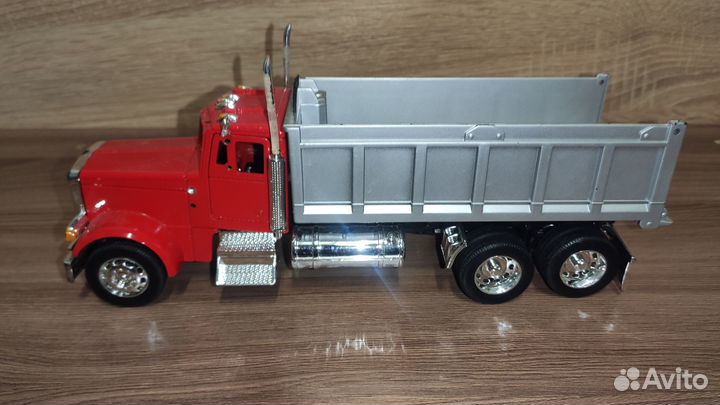 Модель самосвала Peterbilt 379 welly 1:32