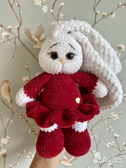 Заяка с длинными ушами из плюшевой пряжи