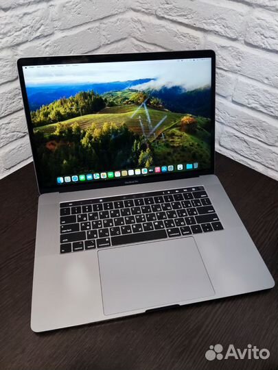 Apple MacBook Pro 2018 Core i7/555X/16гб/Retina