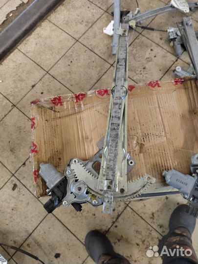 Стеклоподъемник передний левый Peugeot 4007