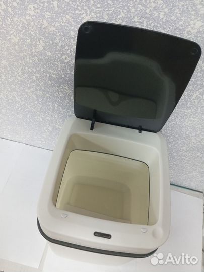 Сенсорное мусорное ведро