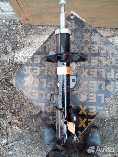 Продам стойка амортизатора toyota