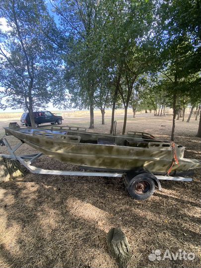 Болотоход с мотором и прицепом