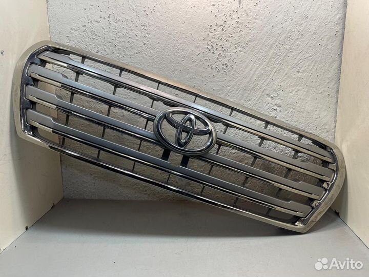 Решетка радиатора Toyota Land Cruiser 200