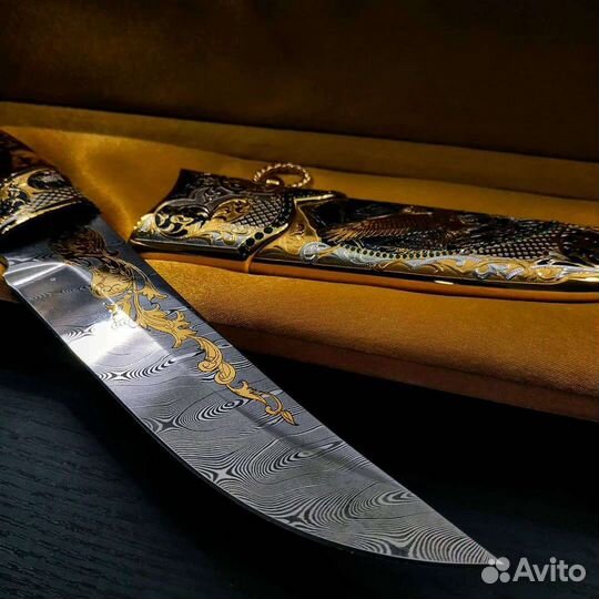 Нож Орёл, карел. берёза, фианиты. Золото. Златоуст