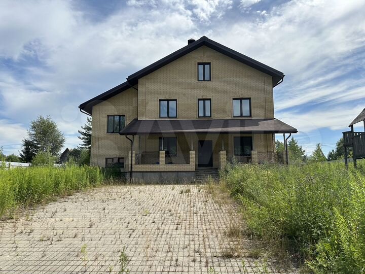 Коттедж 220 м² на участке 16 сот.