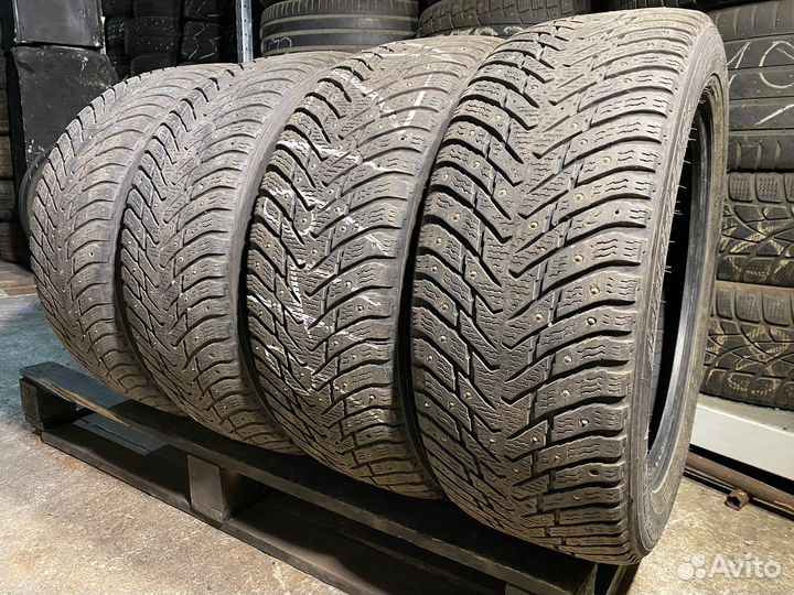 Nokian Tyres Hakkapeliitta 8 215/55 R17 98T