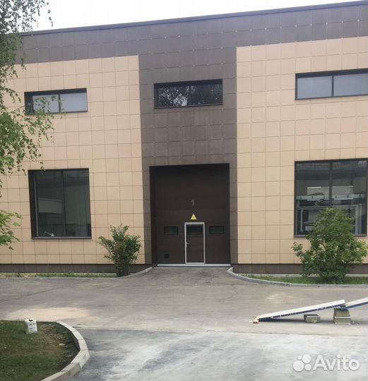 Подъемныe cекциoнные вopота Алютех