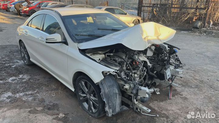 Обшивка двери передней правой Mercedes-Benz CLA 20