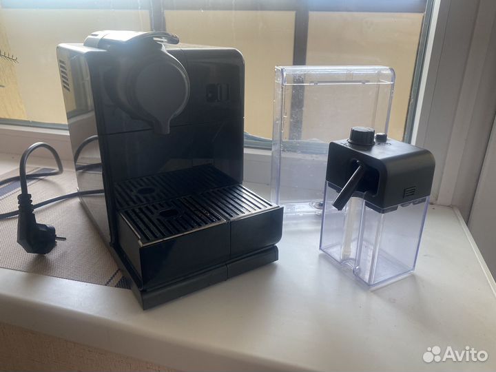 Кофемашина капсульная DeLongi Nespresso EN560