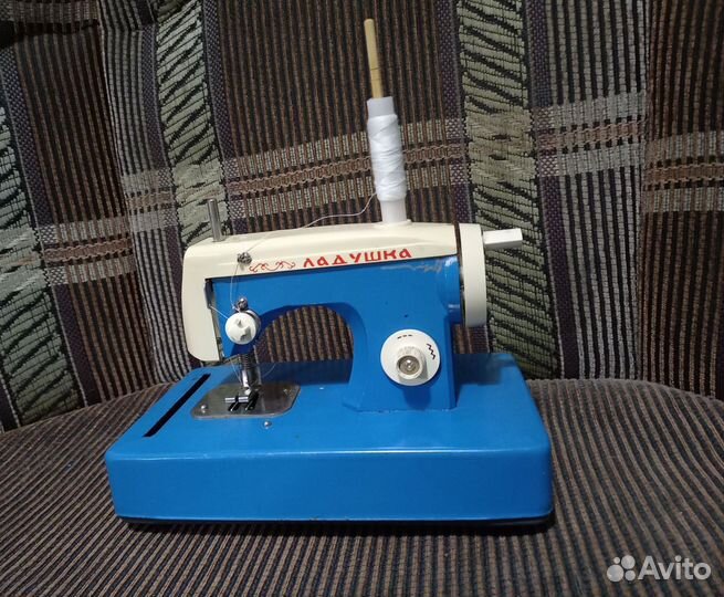 Детская швейная машинка Ладушка