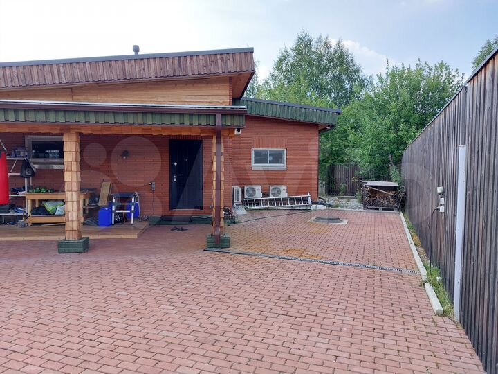 Коттедж 275 м² на участке 12 сот.