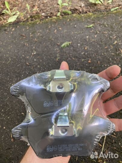 Передние тормозные колодки Пежо 3008