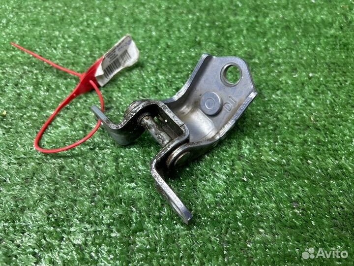 Петля двери задняя правая Mazda Сх7