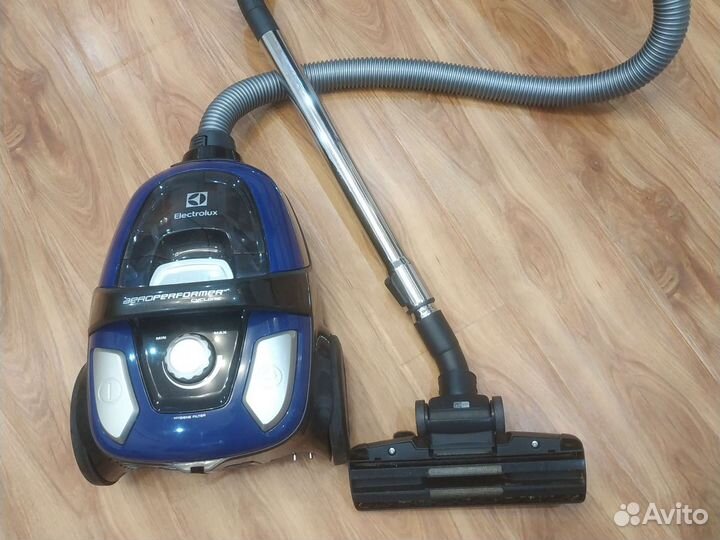 Пылесос Electrolux 1800w