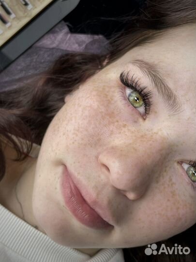 Модель на наращивание ресниц