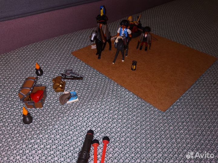 Playmobil с пиратами, лошадьми, золотом