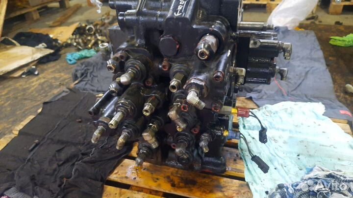 Гидрораспределитель основной JCB JS 330NC