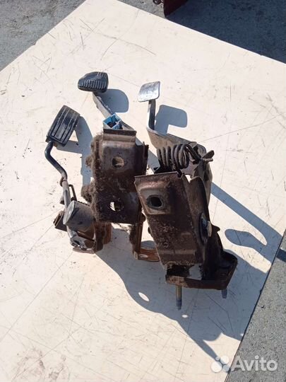 Педали Nissan Terrano 2 Ниссан Террано 2