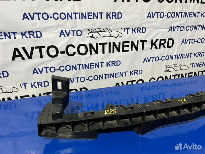 Крепление бампера переднее левое Honda Elysion RR1