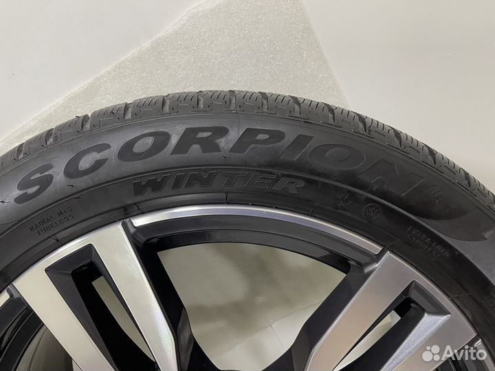 Pirelli Scorpion Winter RFT 285/45 R21 113V