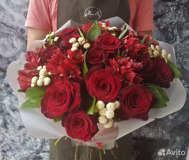 Букет из роз и альстромерий