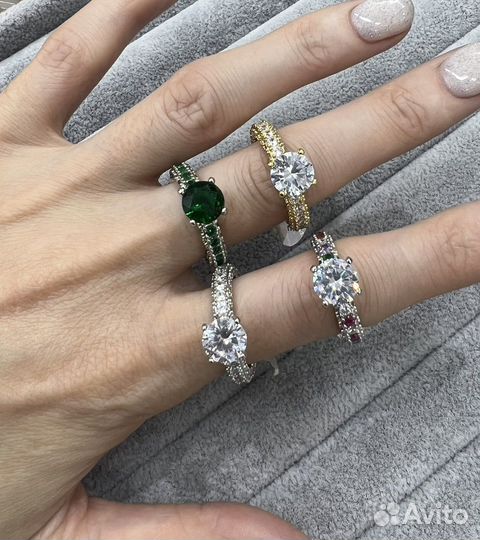 Кольцо с цирконами