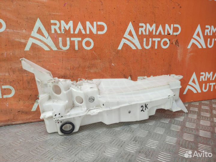 Бачок омывателя Toyota Land Cruiser 200 2007-2021