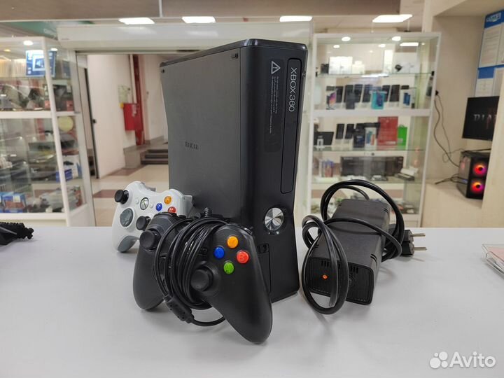 Xbox 360 Slim 250Gb Freeboot 32 игры