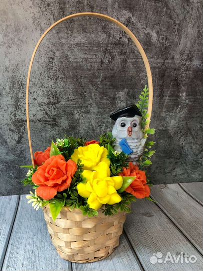 Корзина с пионами на 1 сентября