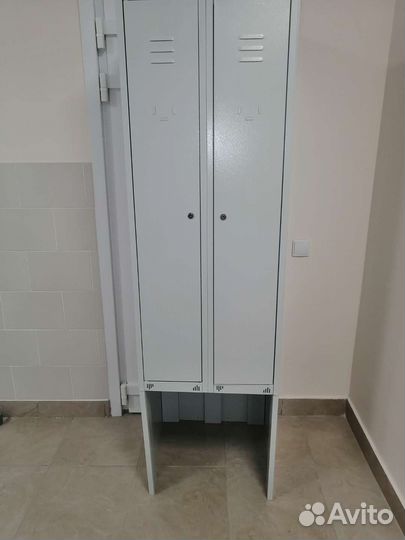 Шкафчик металлический