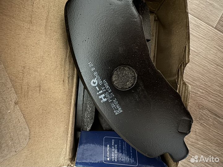 Тормозные колодки передние на mitsubishi lancer