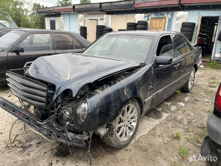 В Разборе Mercedes-Benz E240 1997г