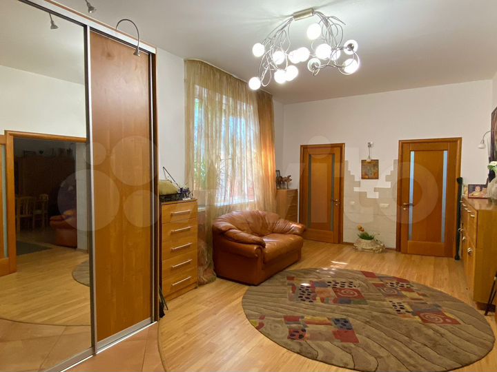 Дом 385 м² на участке 6 сот.