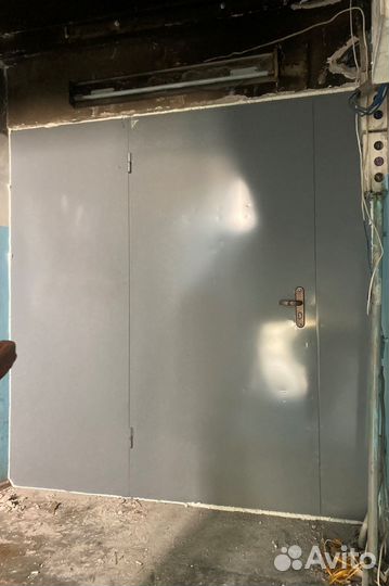 Тамбурная дверь