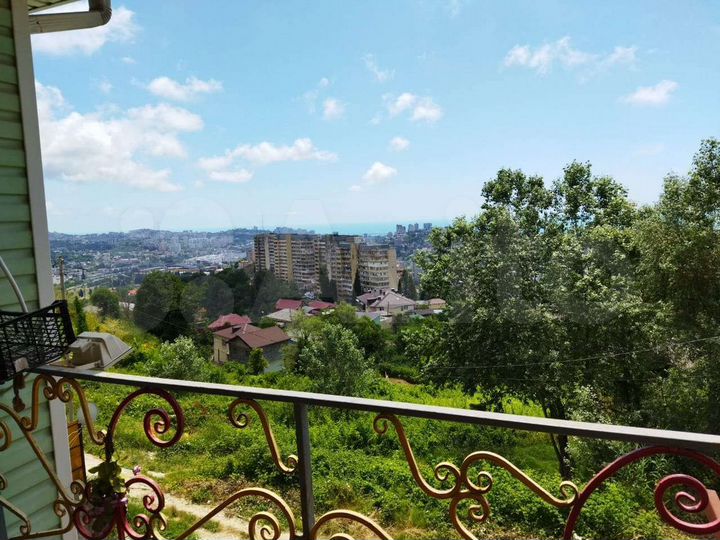 Дом 300 м² на участке 4 сот.