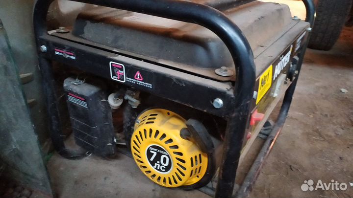 Бензиновый электрогенератор huter DY4000L