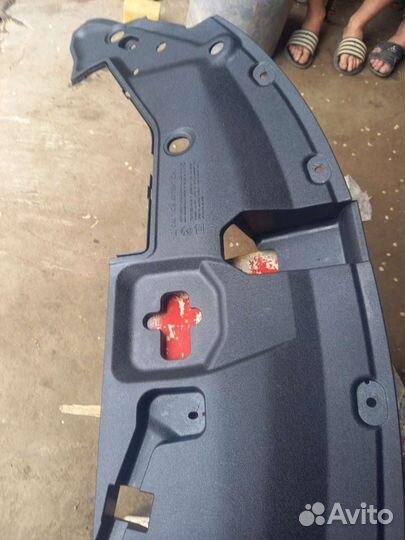 Наклатка на бампер под замок передняя Toyota Avens