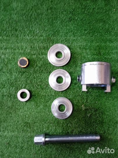 Съёмник подшипников ступицы усилен универсальный