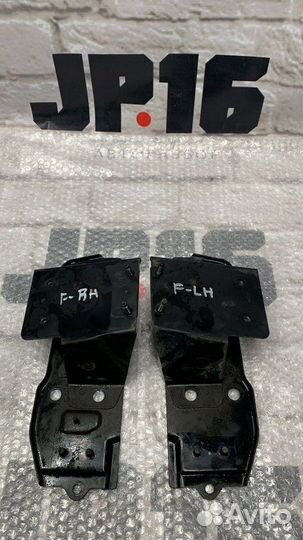 Кронштейн усилителя бампера передний левый