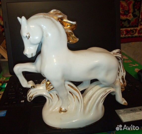 Фарфоровая статуэтка 