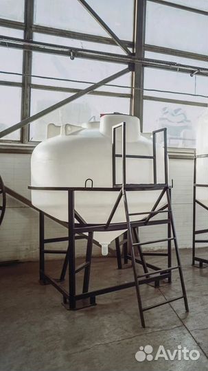 Емкости с полным сливом конусные