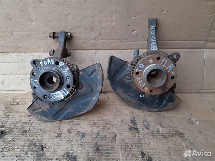 Поворотный кулак передний Фольксваген Венто