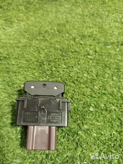 Кнопка подогрева сиденья Nissan Note хэтчбек 1.4