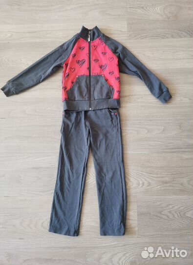 Продам спортивный костюм для девочки рост 122см