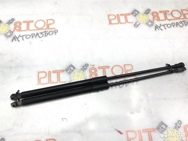 Амортизатор крышки багажника Toyota prius ZVW30 2