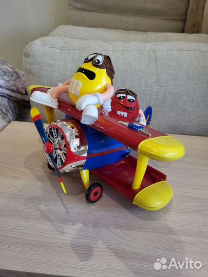 Самолет m&m's (ммдемс) большой. Новый
